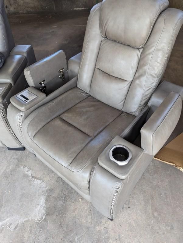 Leather Couch Sofa Set In Great Condition 