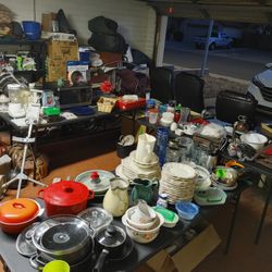 Huge Yard Sale 600 Items