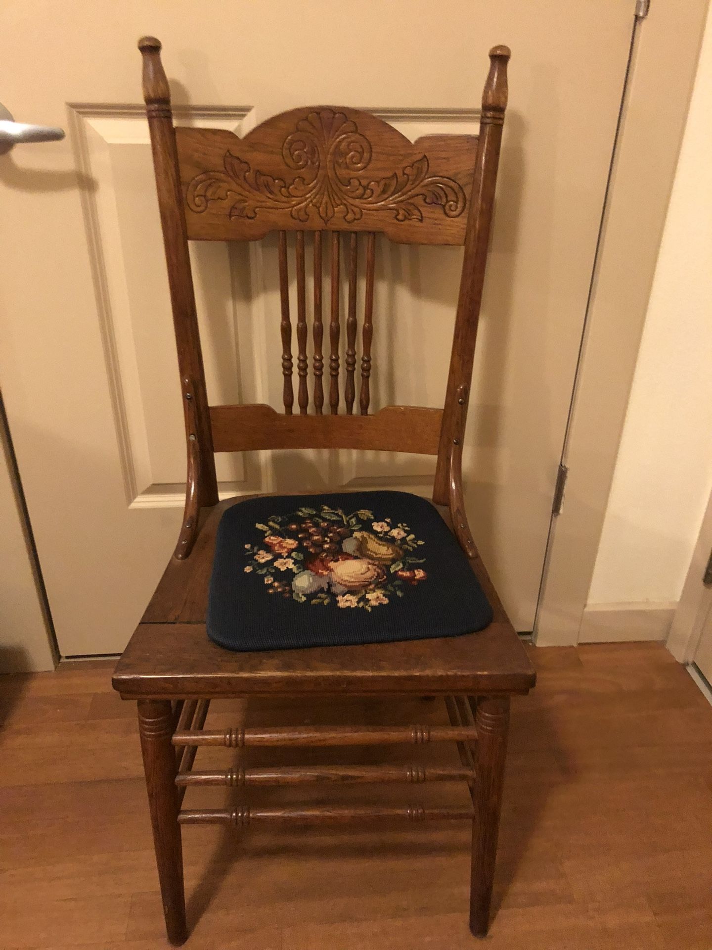 Antique Dining Table Chairs