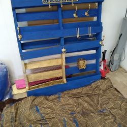 Pallet Jewelry Holder