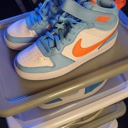 NIKE COURT BOROUGH MID (2) 