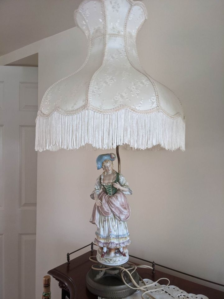 Capodimonte Styled Porcelain Figurine Lamp. Made in Occupied Japan.