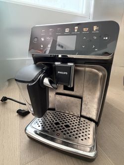 Philips 5400 Series Fully Automatic Espresso Machine with LatteGo