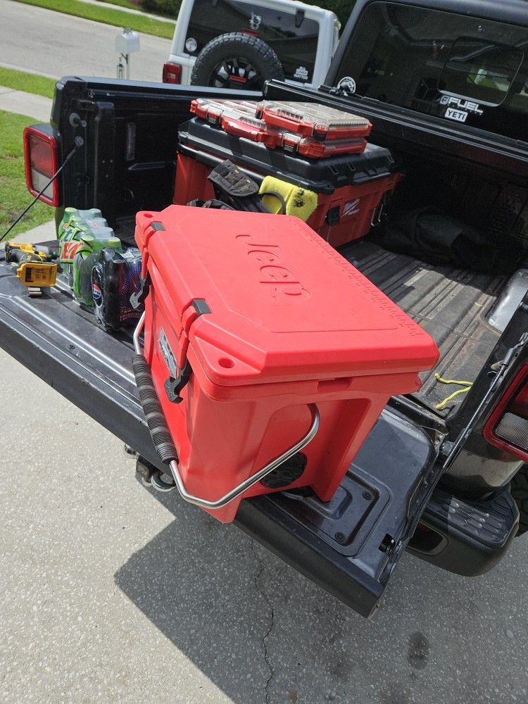 Jeep licensed grizzly cooler