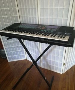Yamaha Piano W /stand