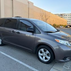 2012 Toyota Sienna 