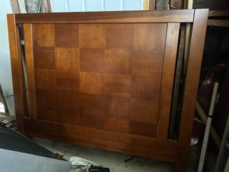 Beautiful Solid Wood Headboard Queen/Full
