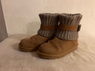 Girl’s Ugg Boots **SIZE 1**