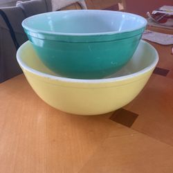 Vintage PYREX Nesting Mixing Bowls
