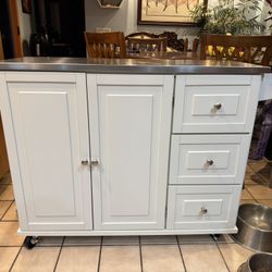 Kitchen island on wheels