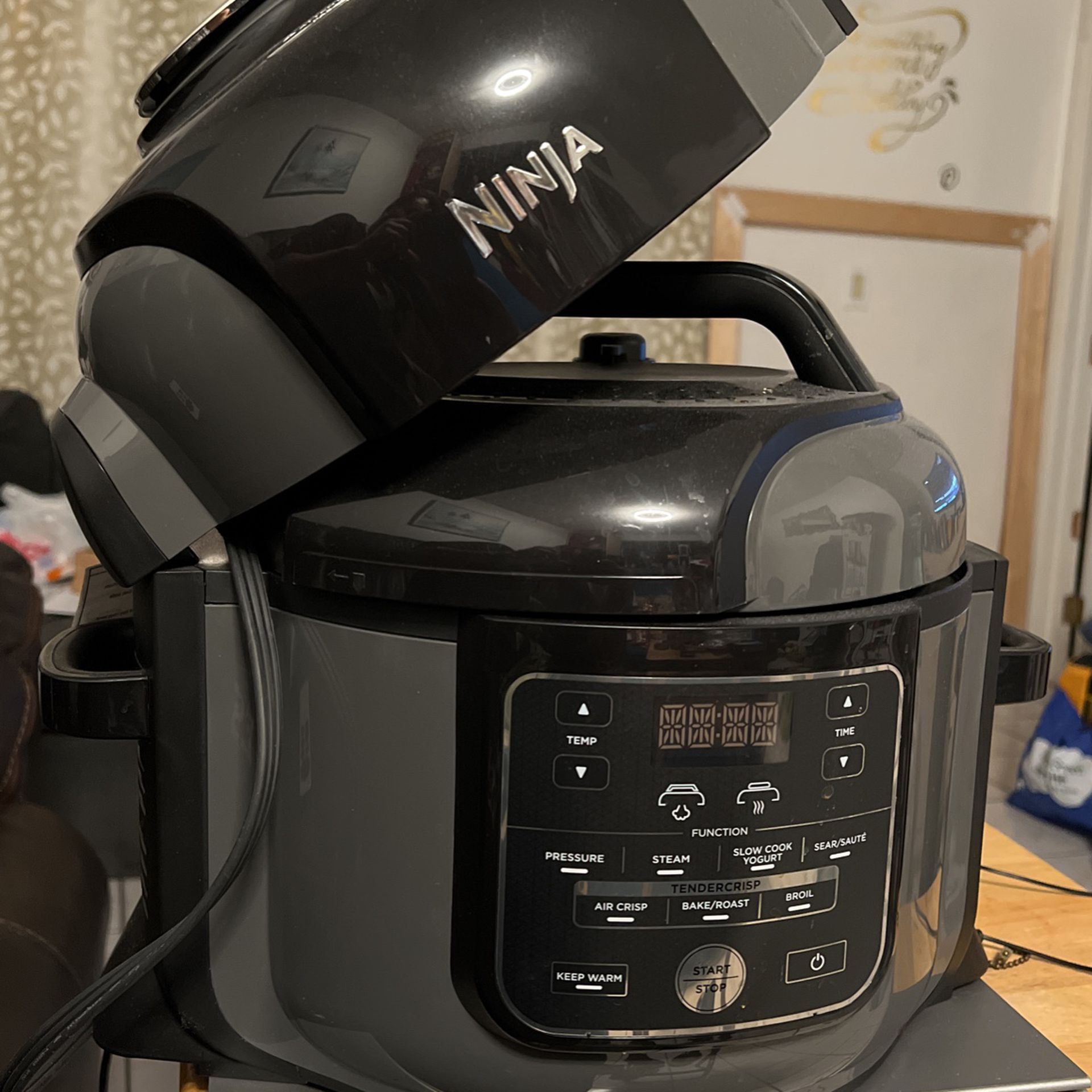Ninja Foodi 6.5-qt., The Pressure Cooker that Crisps