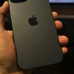 iPhone 15 black
