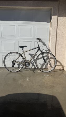 Specialized Crossroads 24 Speed Hybrid Bike with 28” wheels 19” frame - Brand New Inner Tubes