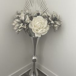 Z Gallerie Mirrored Floor Vase With Flowers