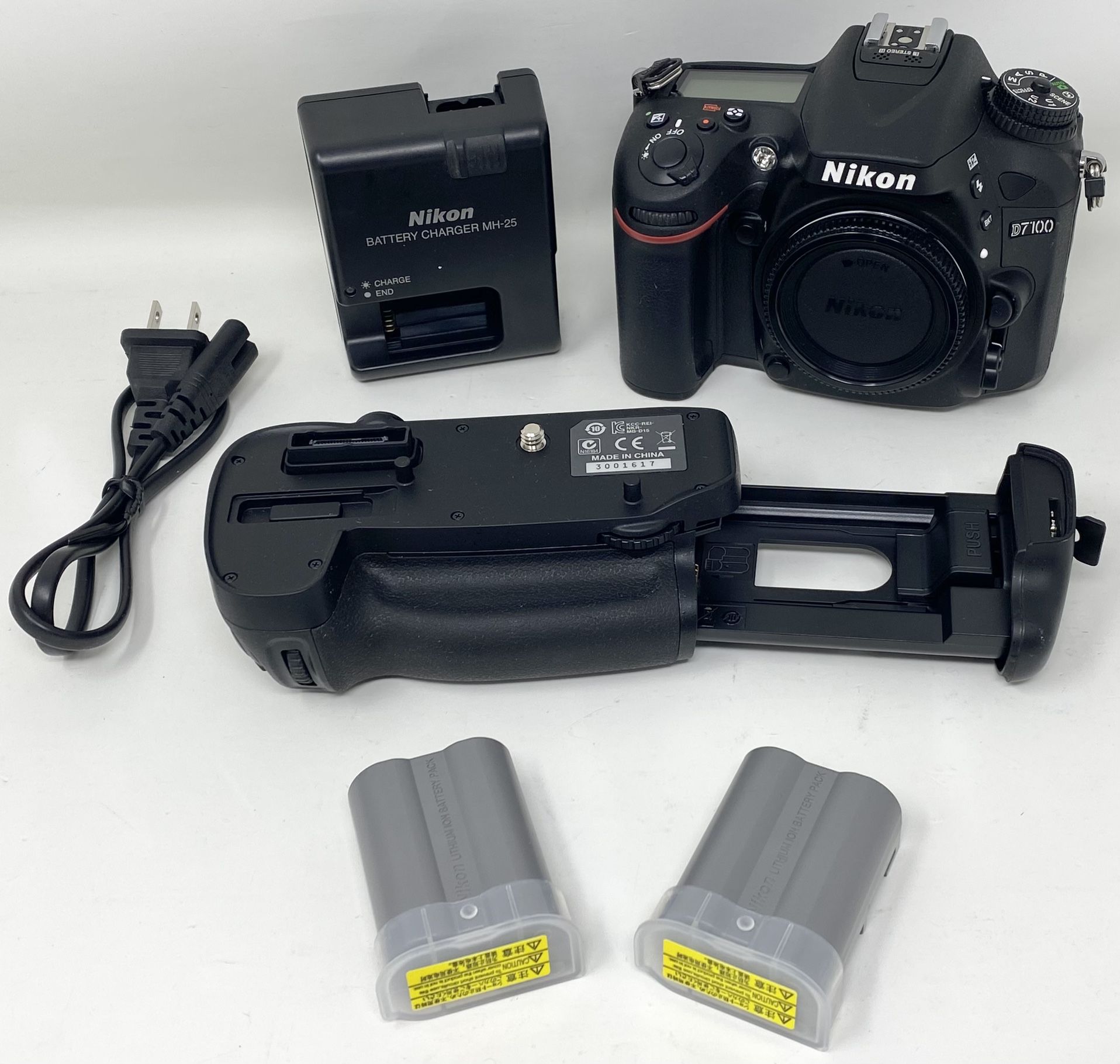 Nikon D7100 - 24.1MP DSLR Camera Bundle