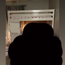 Top bunk w storage on the side 