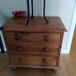 2 nightstands