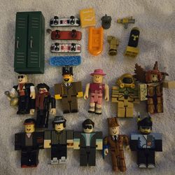 Roblox Figure Bundle - 10 Figures + Locker, Skateboards & Mixed Accessories