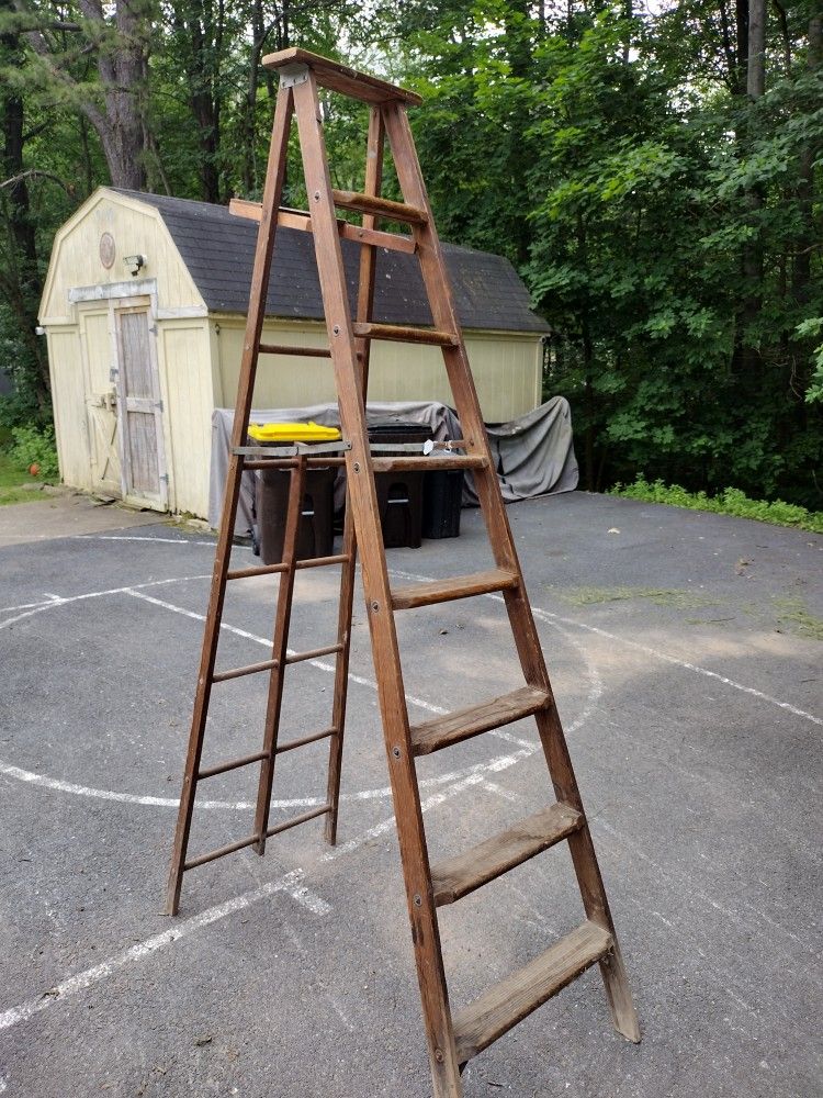 8 foot wooden step ladder