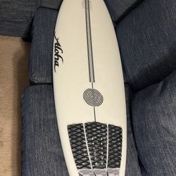 Aloha 5’ 8” Twin D Surfboard 