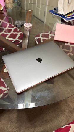 2019 MacBook Pro 15 inch i7