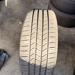 225/50/17 Sailun Like New Tread (1)