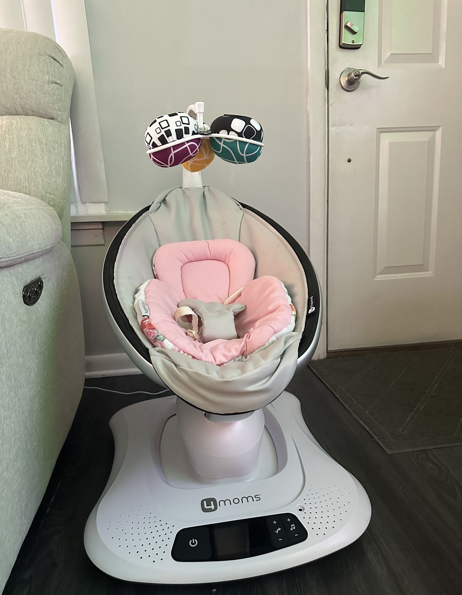 4 Moms Mamaroo Swing 