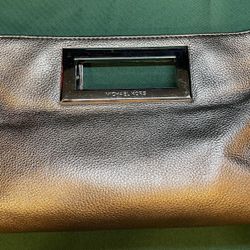 Beautiful Michael Kors Clutch In Silver Metallic 