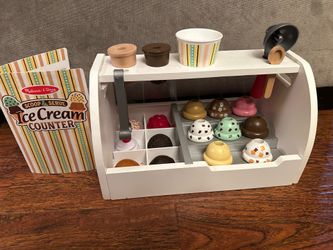 Melissa & Doug Wooden Scoop and Serve Ice Cream Counter