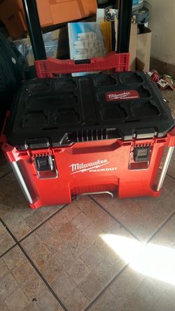 Milwaukee PACKOUT Large Tool Box