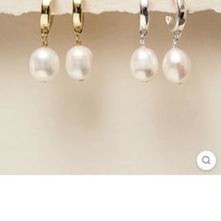 Dareth Colburn Bali Pearl Huggies