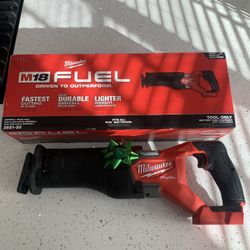 Milwaukee Sawzall Fuel M-18