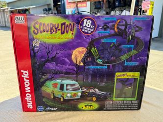 18 Ft. Scooby Doo Meets Batman HO Electric Racing Slot Car Set (Used, Complete With Cars and Accessories)