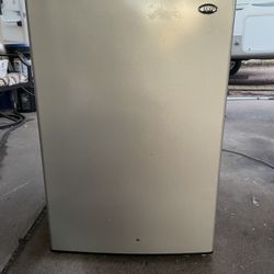 Sanyo Mini Fridge
