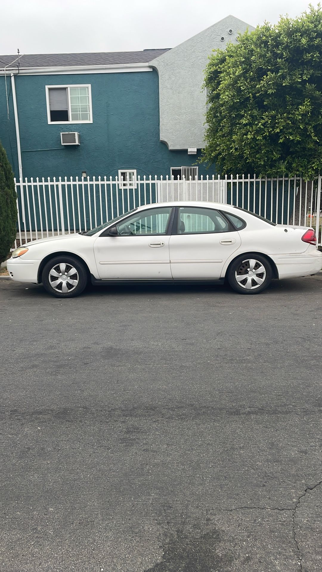 2005 Ford Taurus