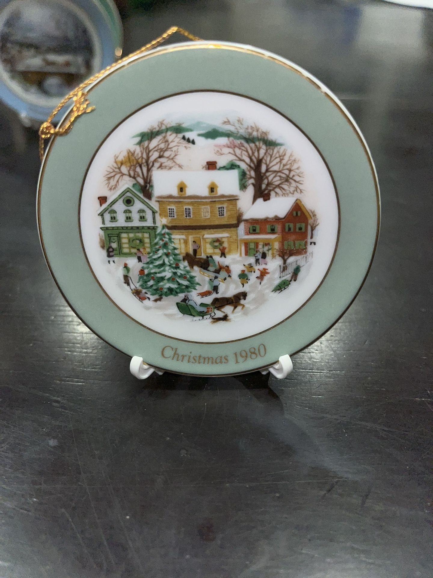 Vintage Avon 1989 “Country Christmas” Ornament 