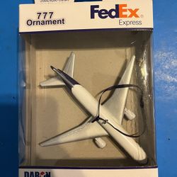 Rare Brand new fedex Boeing 777 ornament Die cast metal from Daron NO. RT1038