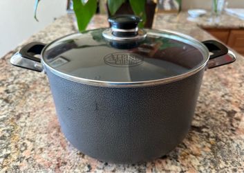 Alpine Cuisine 10-Quart Non-stick Stock Pot/Dutch Oven with tempered glass Lid stay-cool knob riveted handles