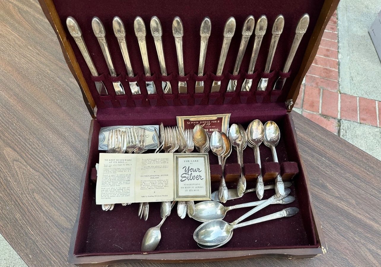 1847 rogers bros silverware set 100 Anniversary 63 Piece Remembrance