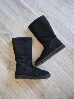 UGG Classic Tall Suede Zip Up Boots in Black