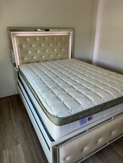Queen Size Mattress Pillow Top New bedframe sold separately