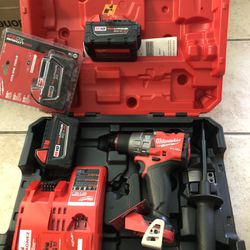 M18 Fuel 18-V Lithium-Ion Brushless Cordless 1/2 in. Hammer Drill Driver Kit with (3) 5.0 Ah Batteries and Hard Case
