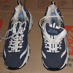 WOMEN'S SKECHERS TENNIS SHOES