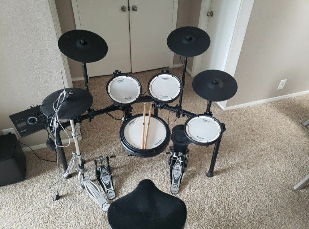 ROLAND V-DRUMS 