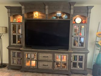 Entertainment center