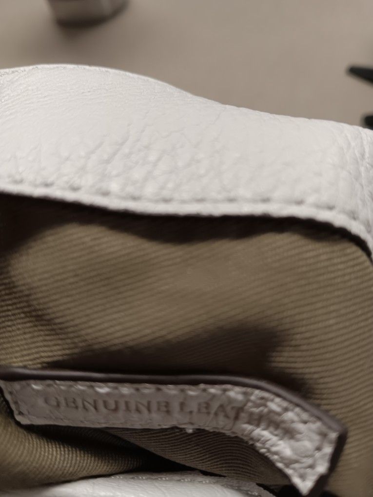 G. I. L. I White Leather Purse