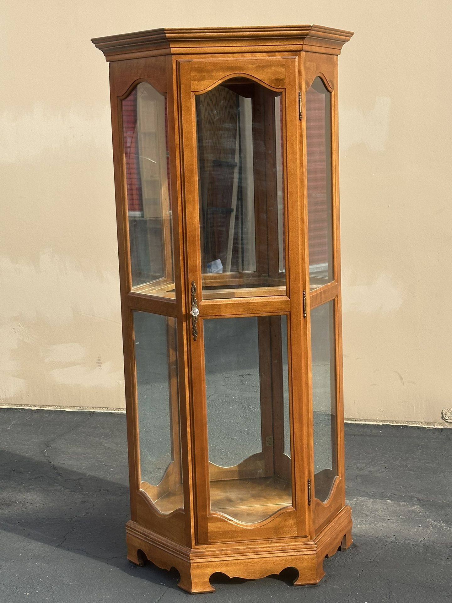 Vintage Curio Cabinet With Lights