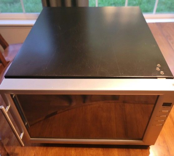 Frigidaire 8 Bottle Wine Cooler FWC084HM