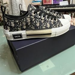 DIORS B23 SIZE 10 MEN 