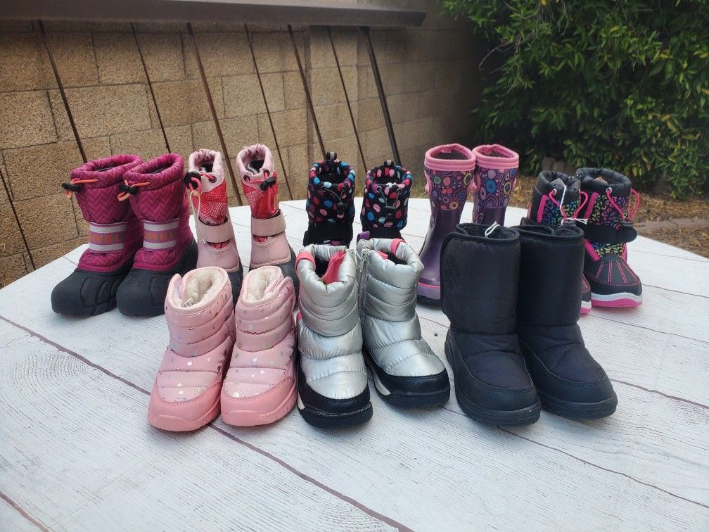 Girls Snow Boots Toddler Size 9 (See Description)
